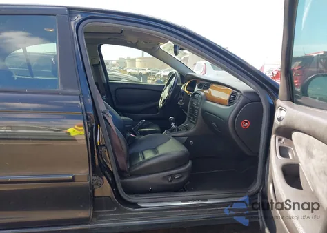 2002 Jaguar X-Type 3.0L z USA, uszkodzony, nr VIN SAJEB53C52WC43519